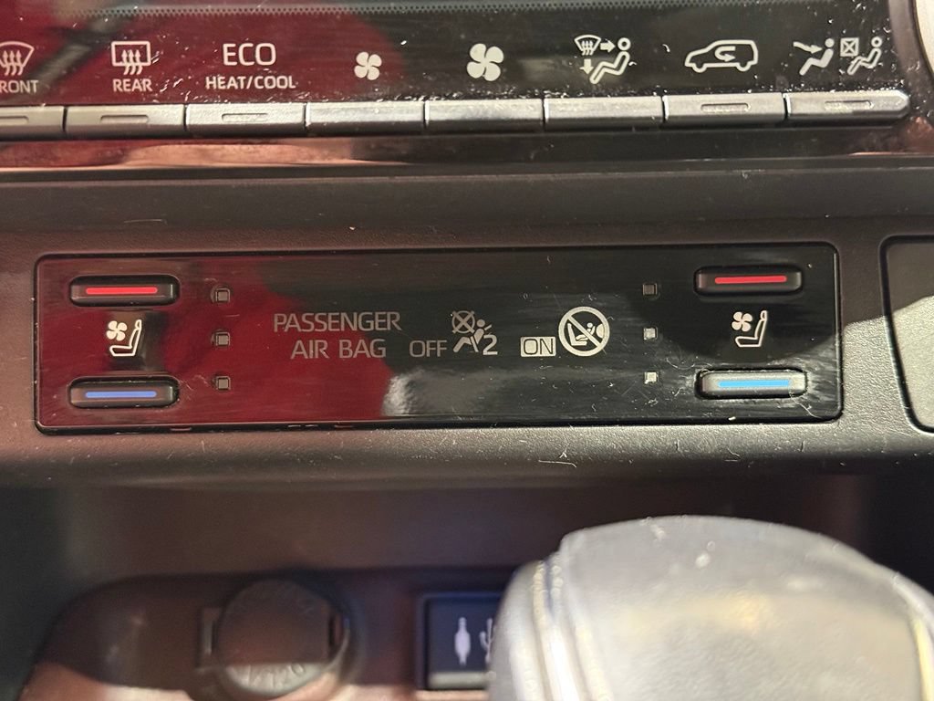 Used 2019 Toyota RAV4 Limited w/ Cold Weather Package AWD/4WD image 31