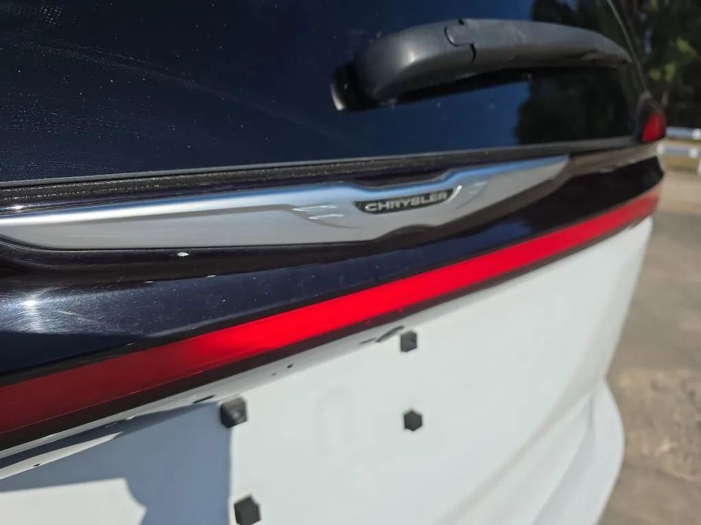 Used 2022 Chrysler Pacifica Touring-L FWD image 10