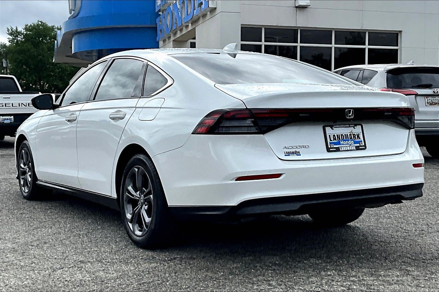Used 2023 Honda Accord EX image 12