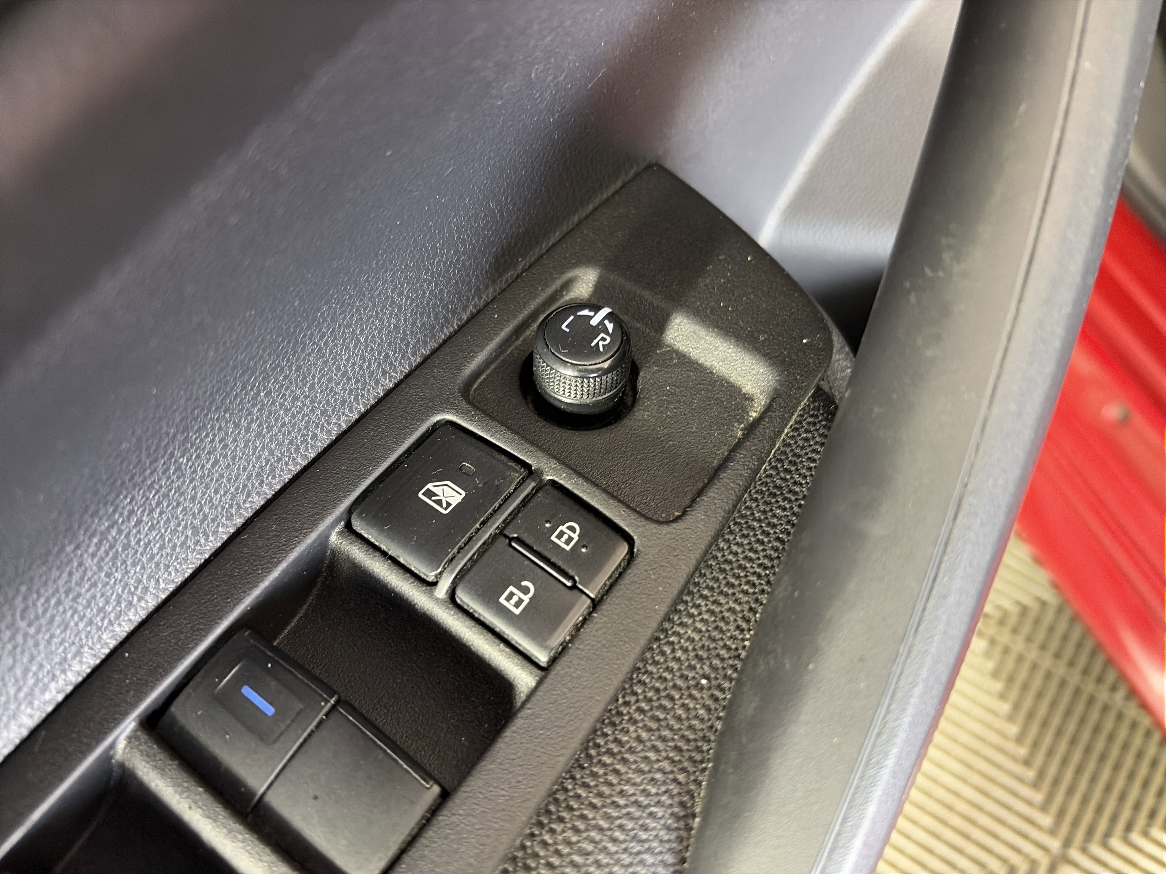 Used 2020 Toyota Corolla LE image 25