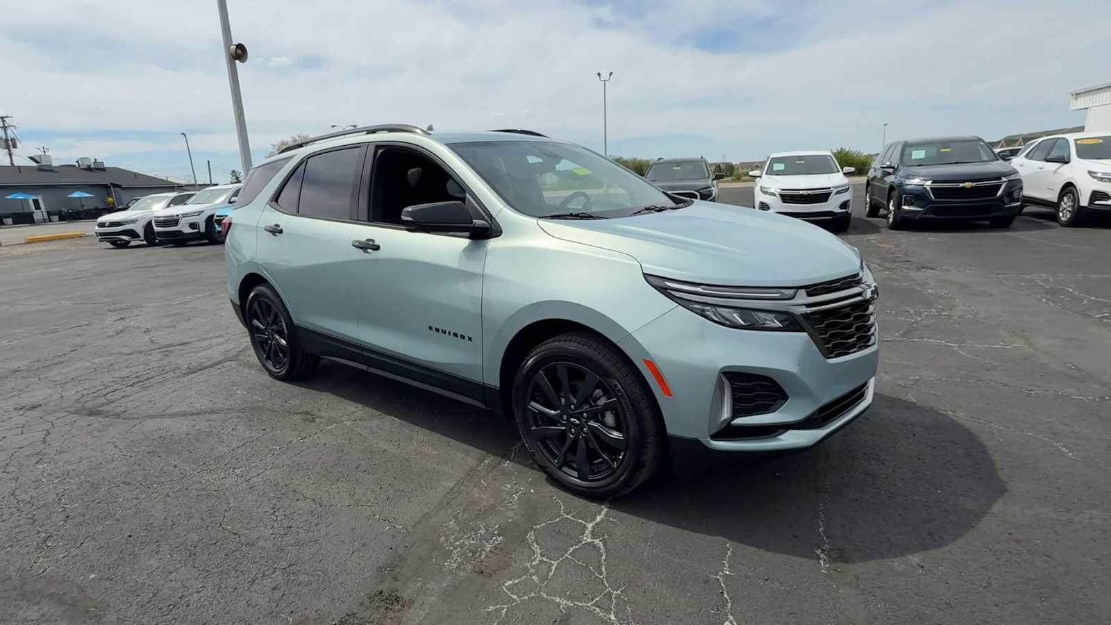 Certified 2022 Chevrolet Equinox RS w/ Infotainment Package image 2
