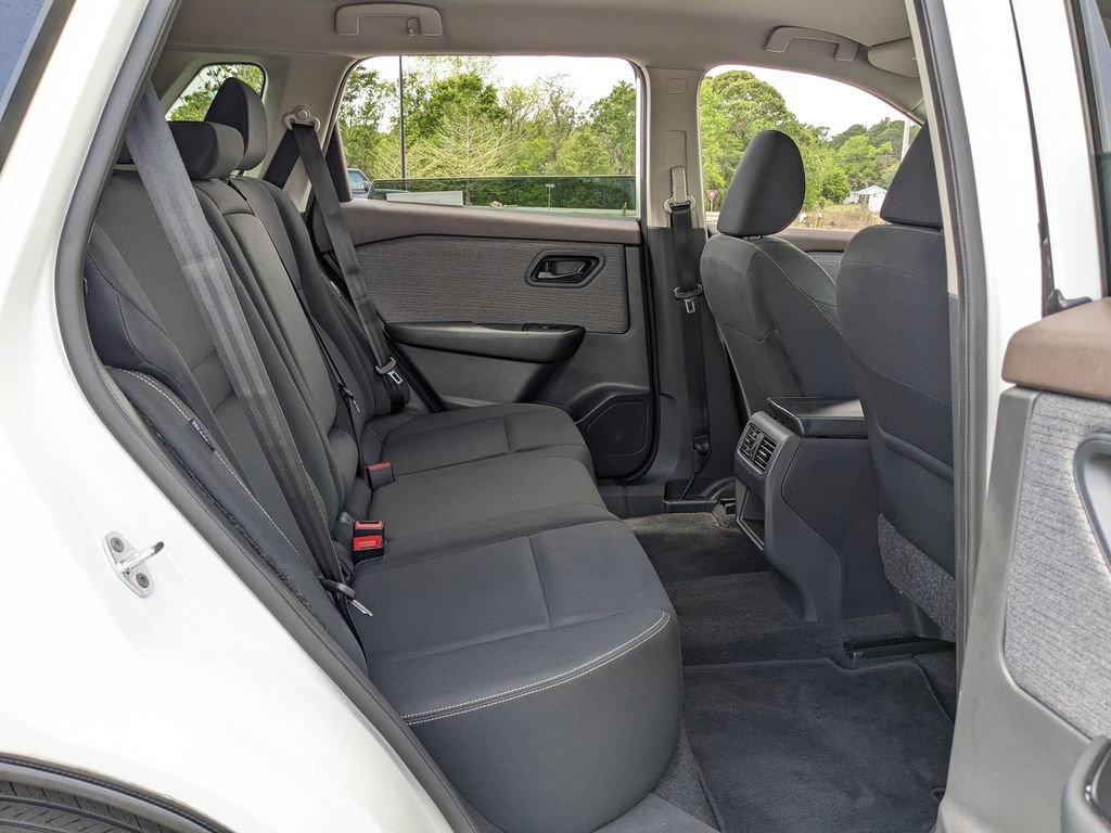 Used 2023 Nissan Rogue S image 42