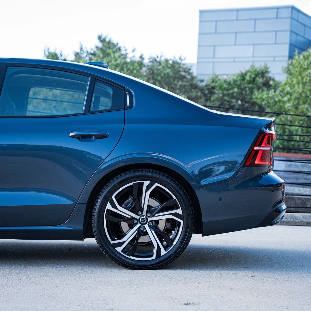 Certified 2024 Volvo S60 B5 Plus AWD/4WD image 4
