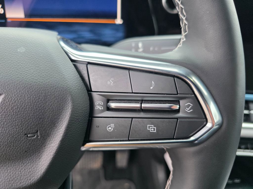 Certified 2025 Chevrolet Equinox EV LT image 23