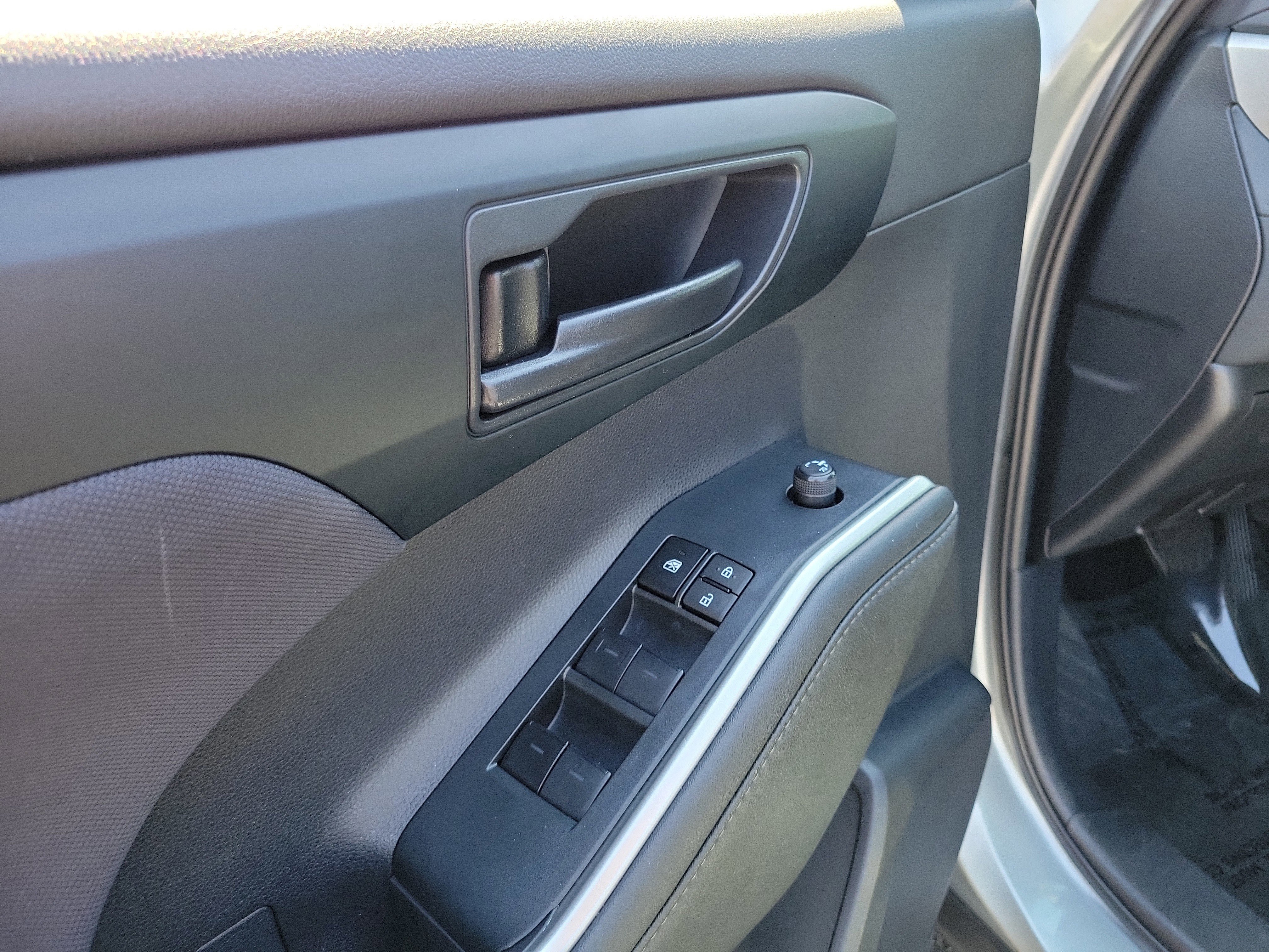 Used 2024 Toyota Highlander LE image 18