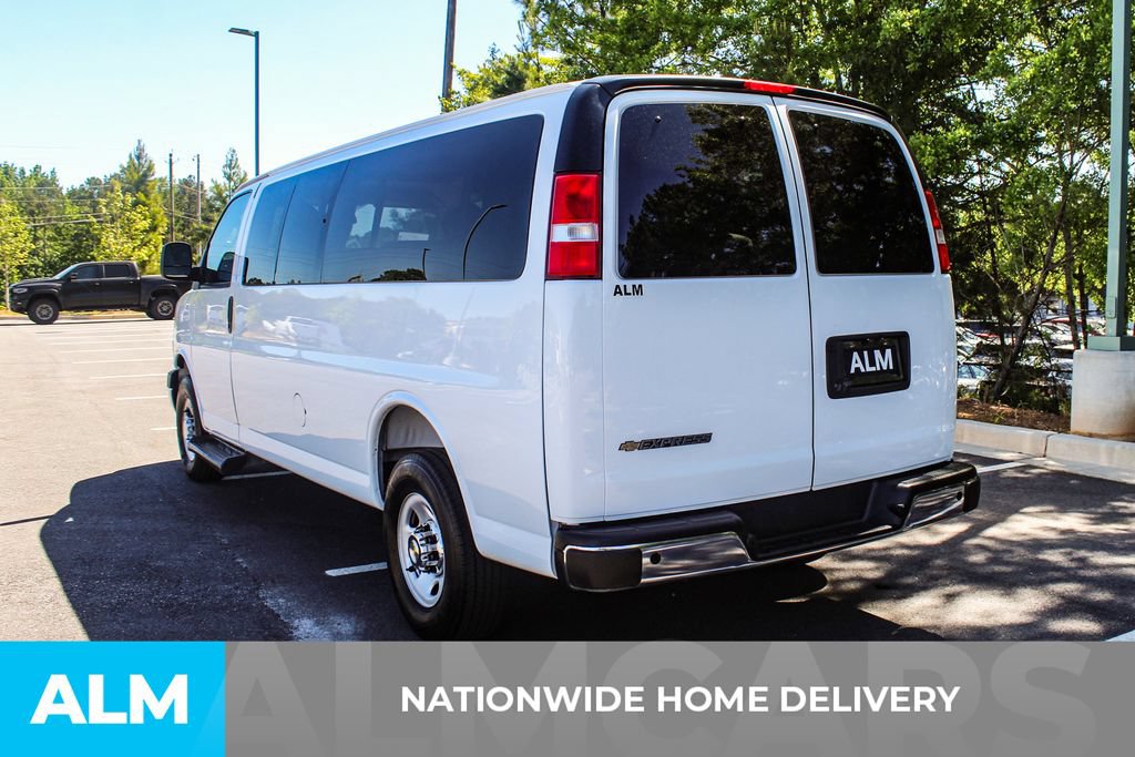 Used 2025 Chevrolet Express 3500 LT w/ LT Preferred Equipment Group RWD image 4