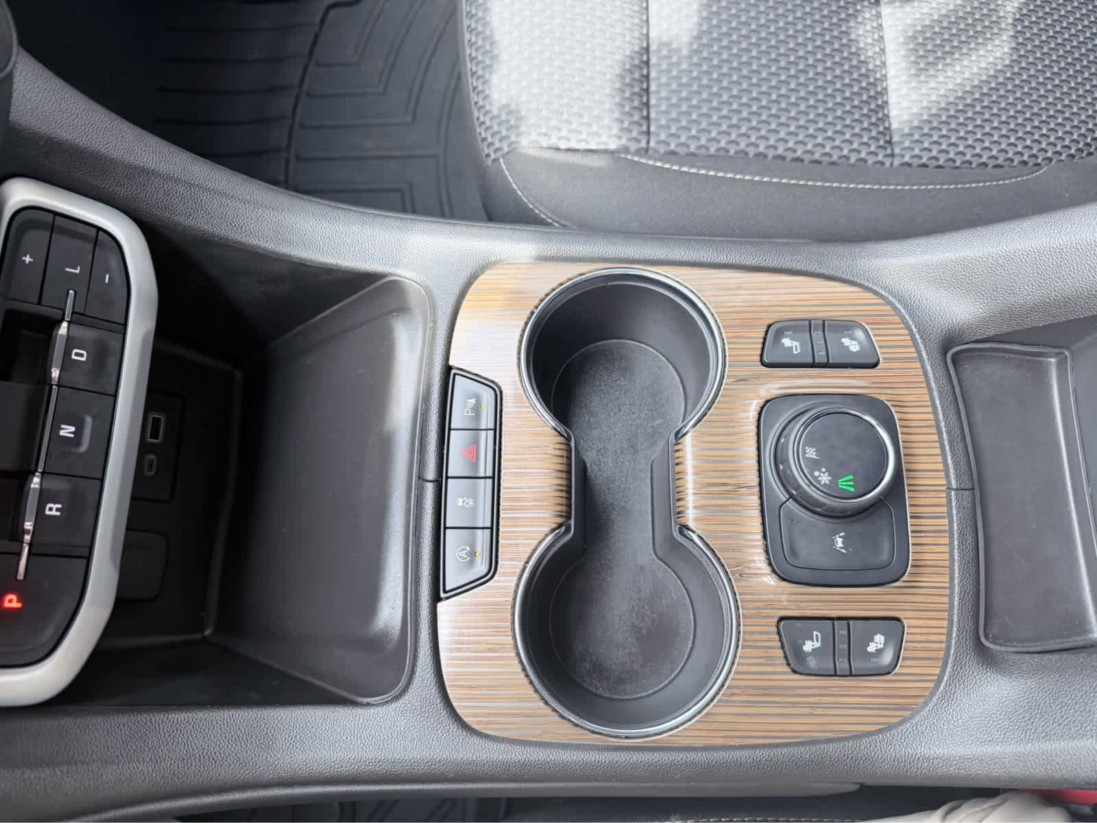 Used 2022 GMC Acadia SLE w/ Driver Convenience Package image 28