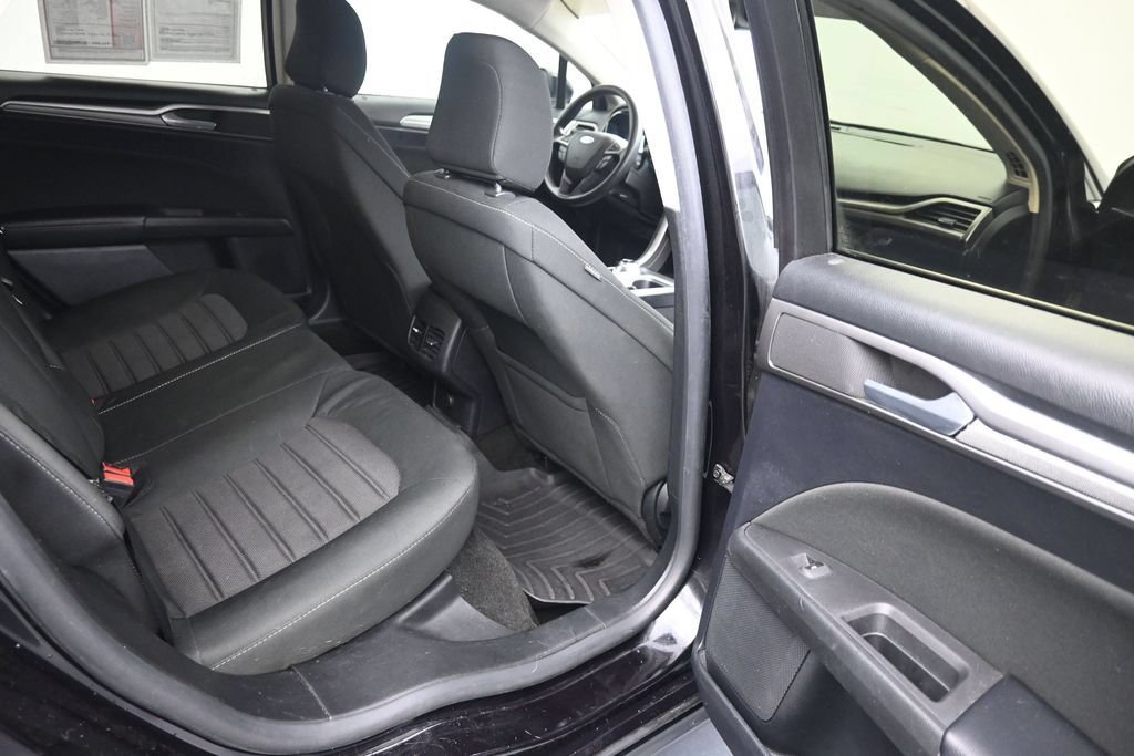 Used 2020 Ford Fusion SE FWD image 12