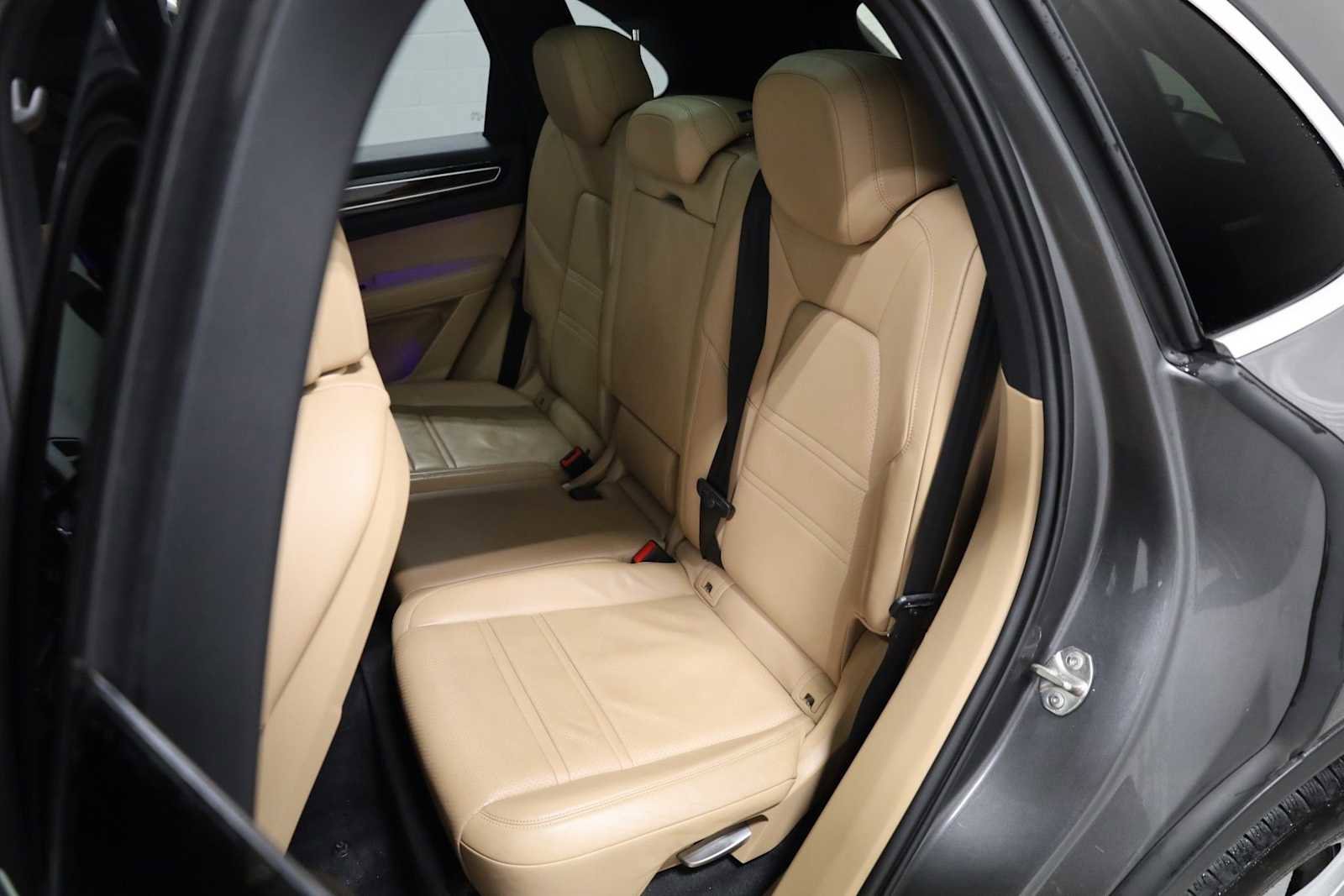 Used 2019 Porsche Cayenne image 36