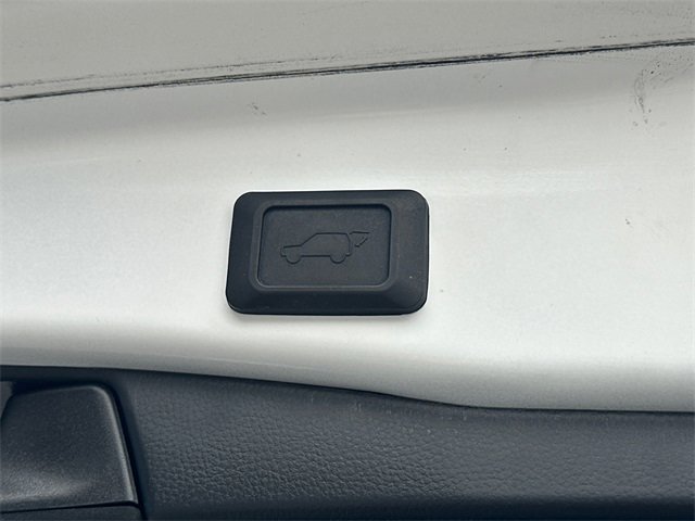 Used 2022 Toyota RAV4 XLE image 6