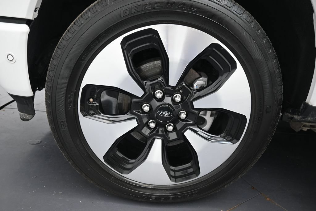 Used 2023 Ford F150 Lightning Platinum AWD/4WD image 30