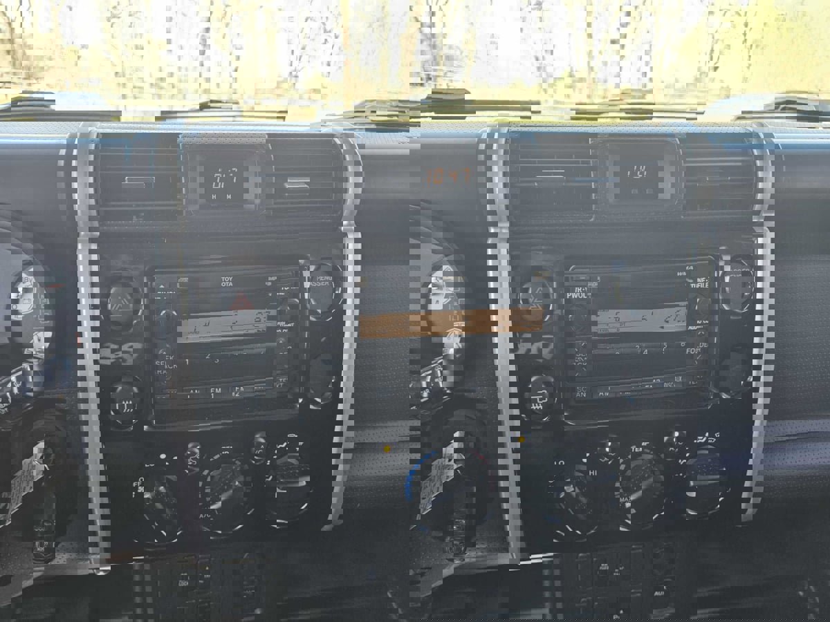 Used 2007 Toyota FJ Cruiser 4WD image 16