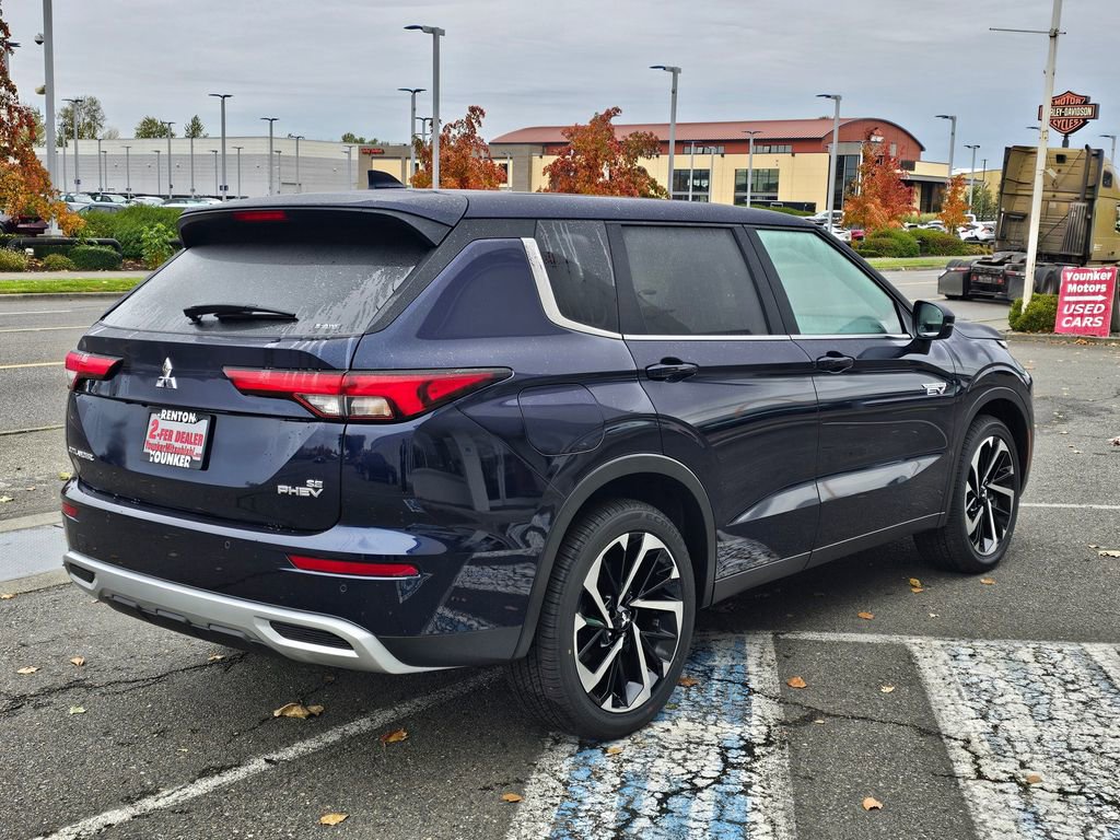 New 2025 Mitsubishi Outlander SE image 3