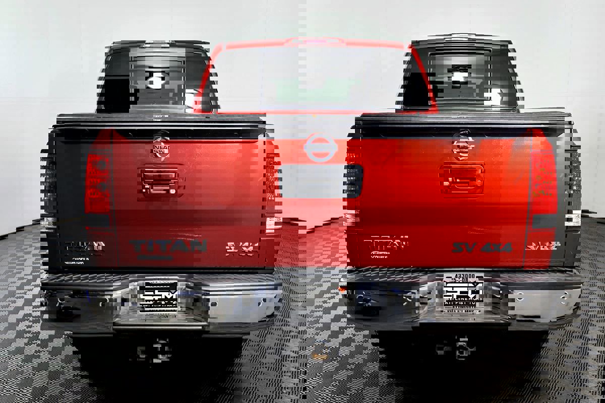 Used 2015 Nissan Titan SV image 10