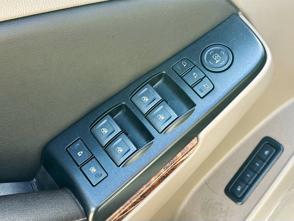Used 2020 Chevrolet Suburban Premier RWD image 18