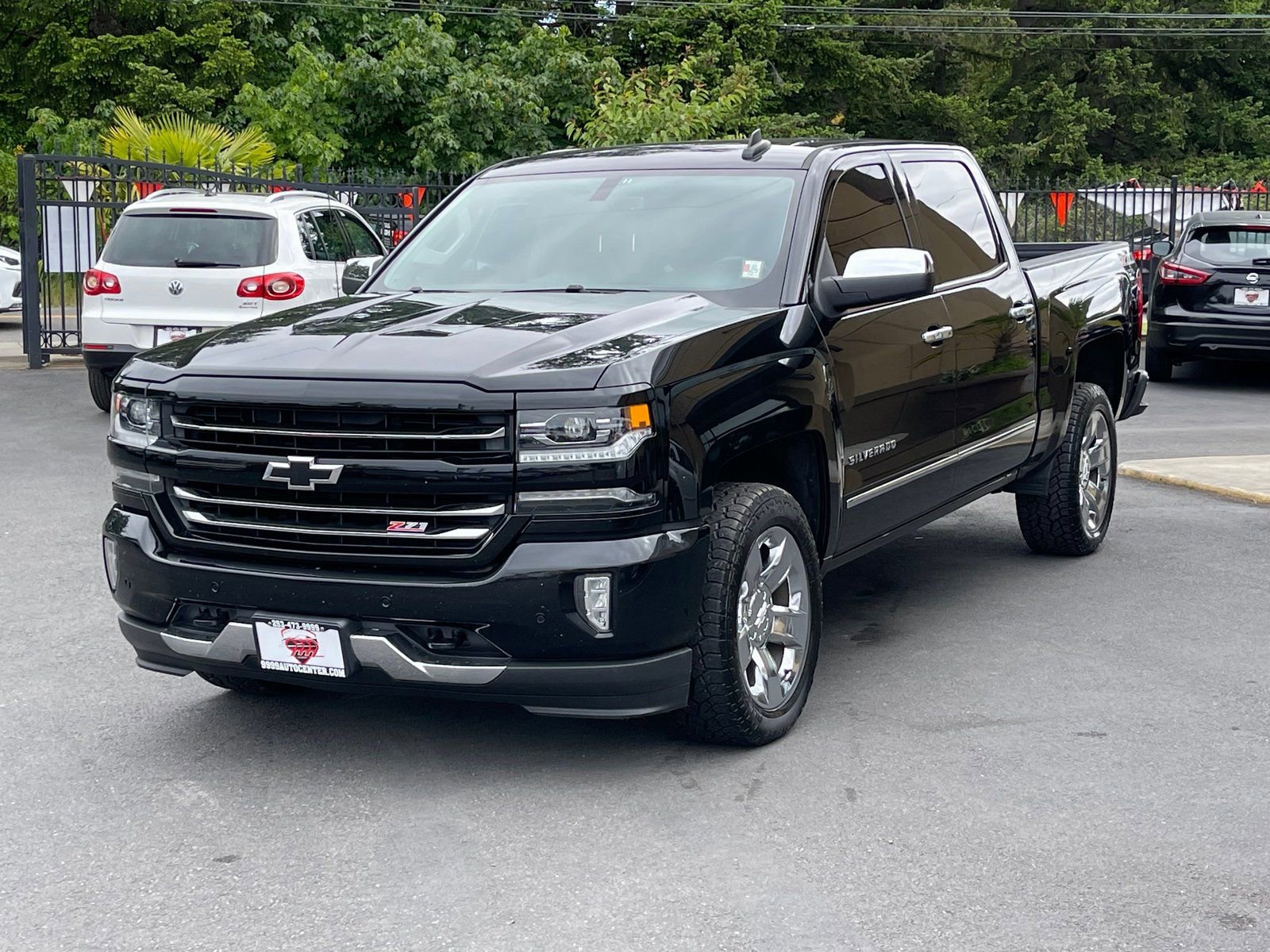 Used 2018 Chevrolet Silverado 1500 LTZ Z71 w/ LTZ Plus Package AWD/4WD image 3