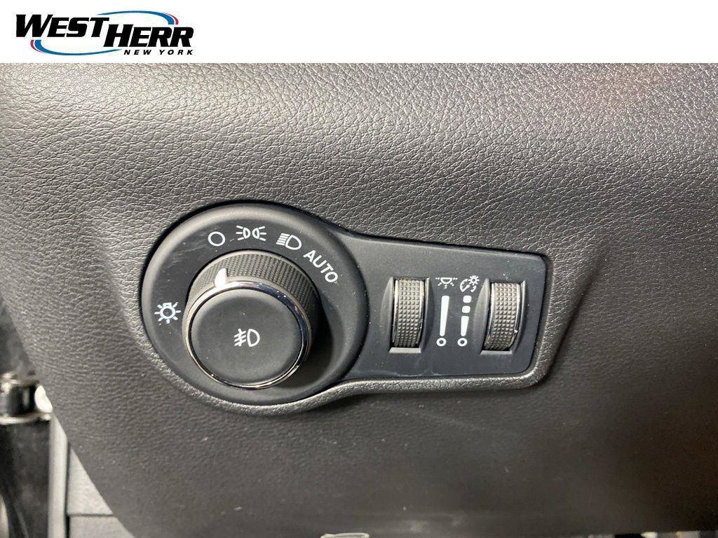 Used 2023 Jeep Compass Latitude w/ Convenience Group AWD/4WD image 14
