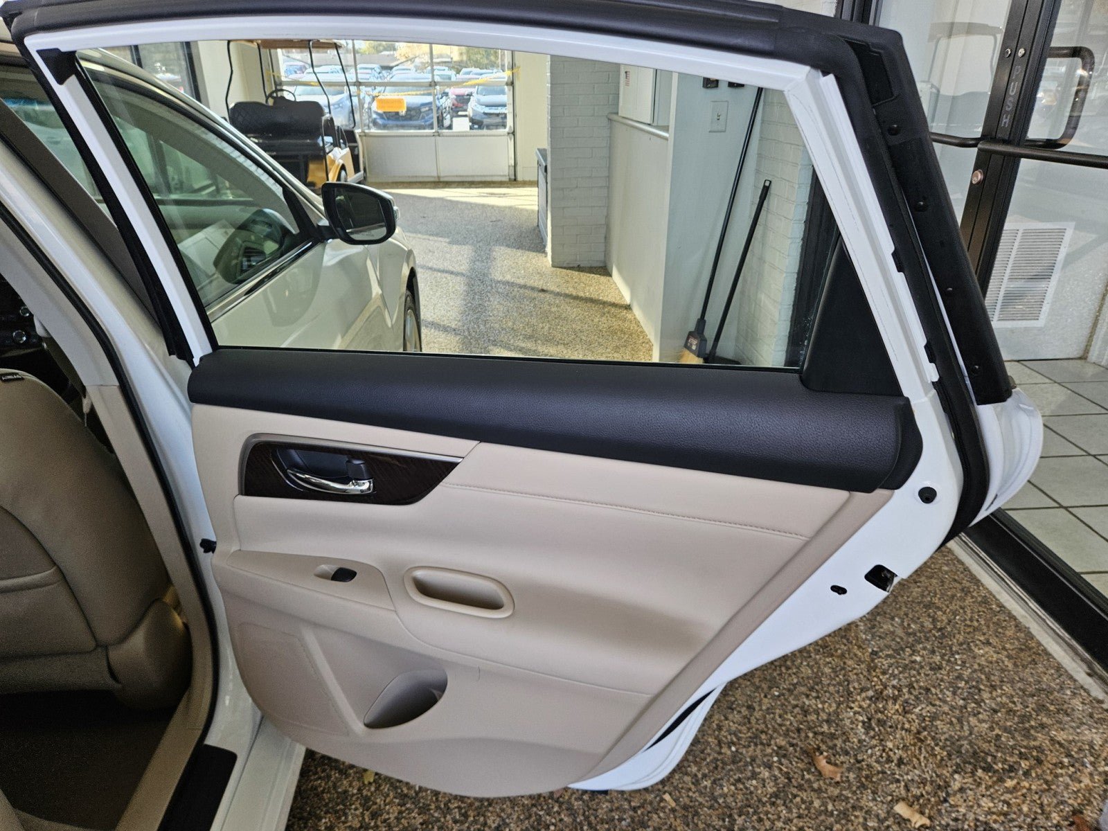 Used 2013 Nissan Altima 2.5 SL FWD image 14