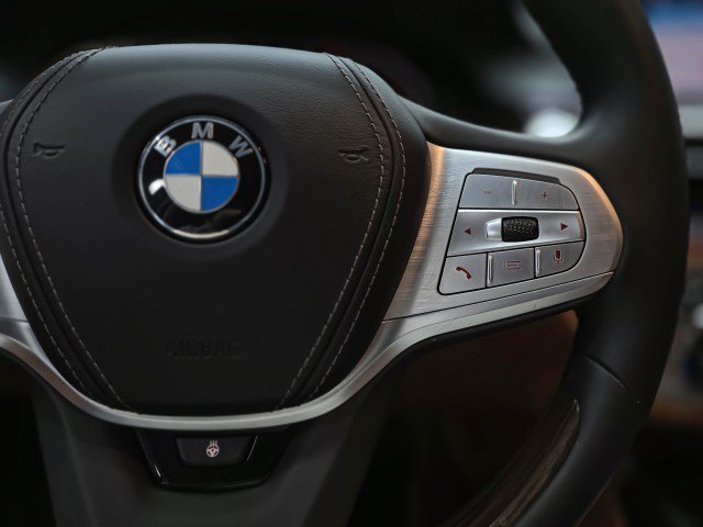 Used 2022 BMW 740i xDrive w/ Premium Package AWD/4WD image 23