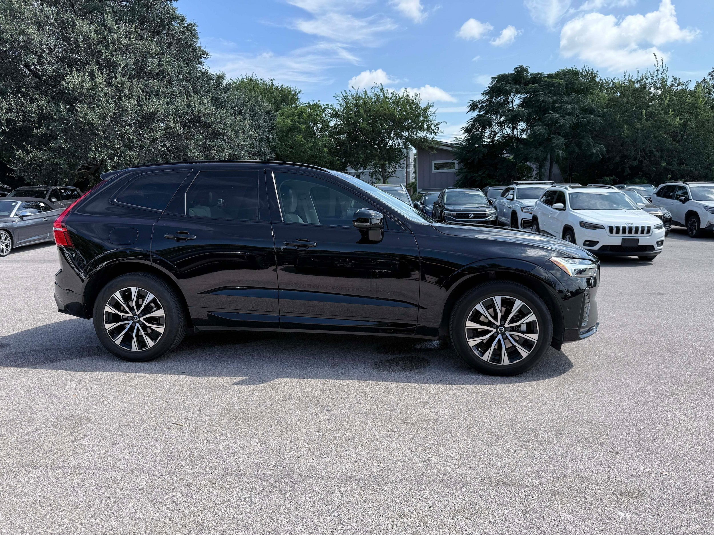 Certified 2024 Volvo XC60 B5 Plus w/ Protection Package Premier AWD/4WD image 6