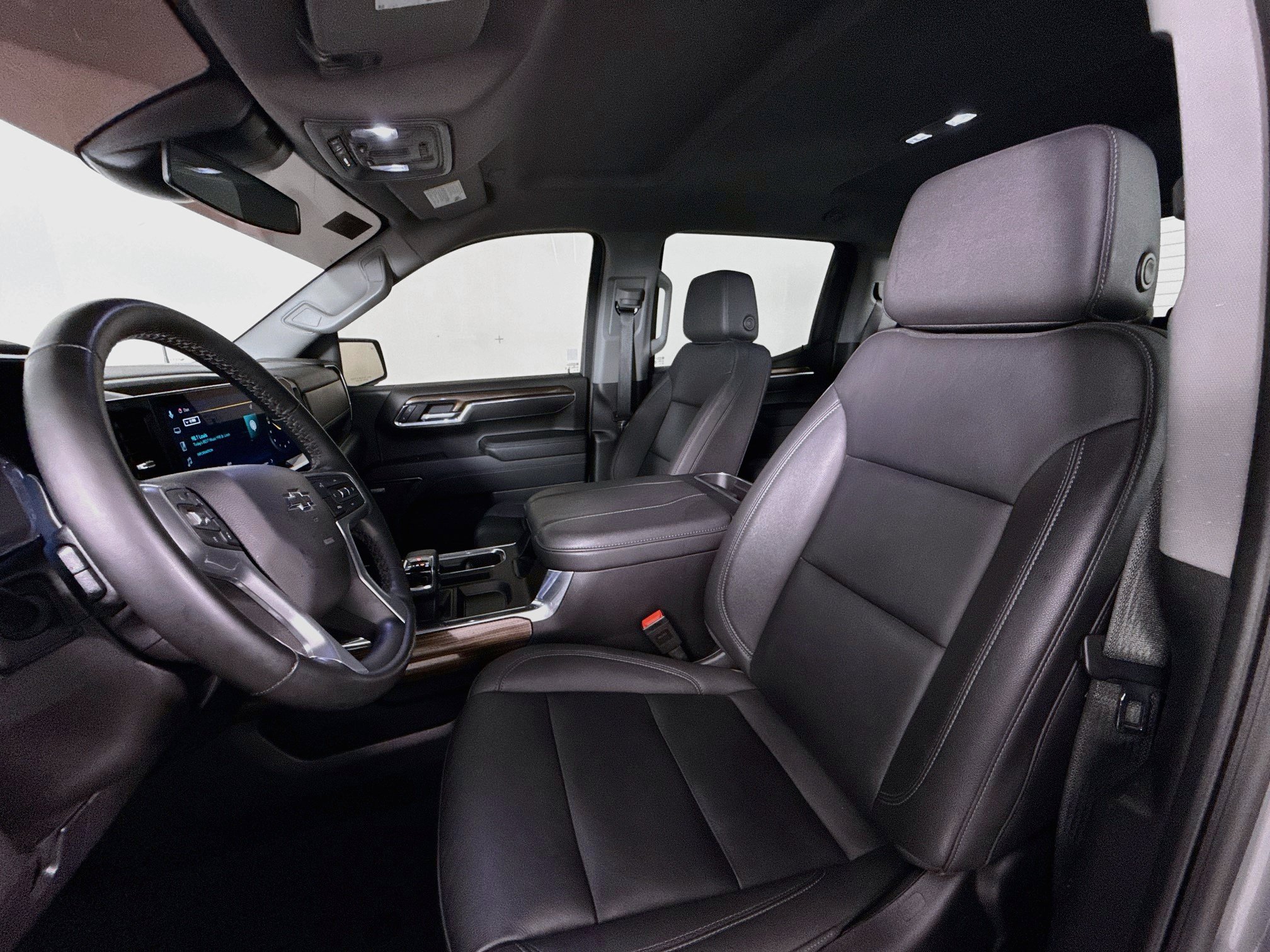 Used 2025 Chevrolet Silverado 1500 LT Trail Boss w/ Convenience Package II AWD/4WD image 11