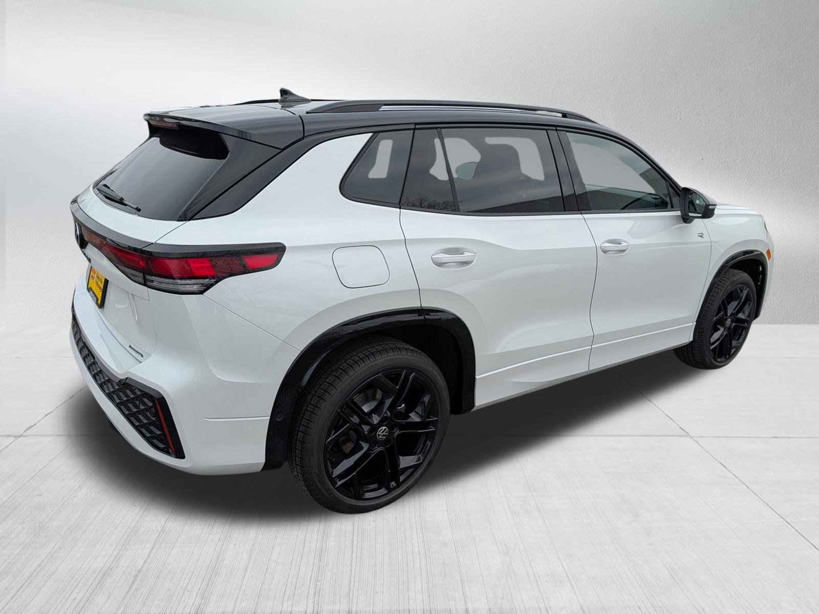 New 2026 Volkswagen Tiguan SE R-Line image 2