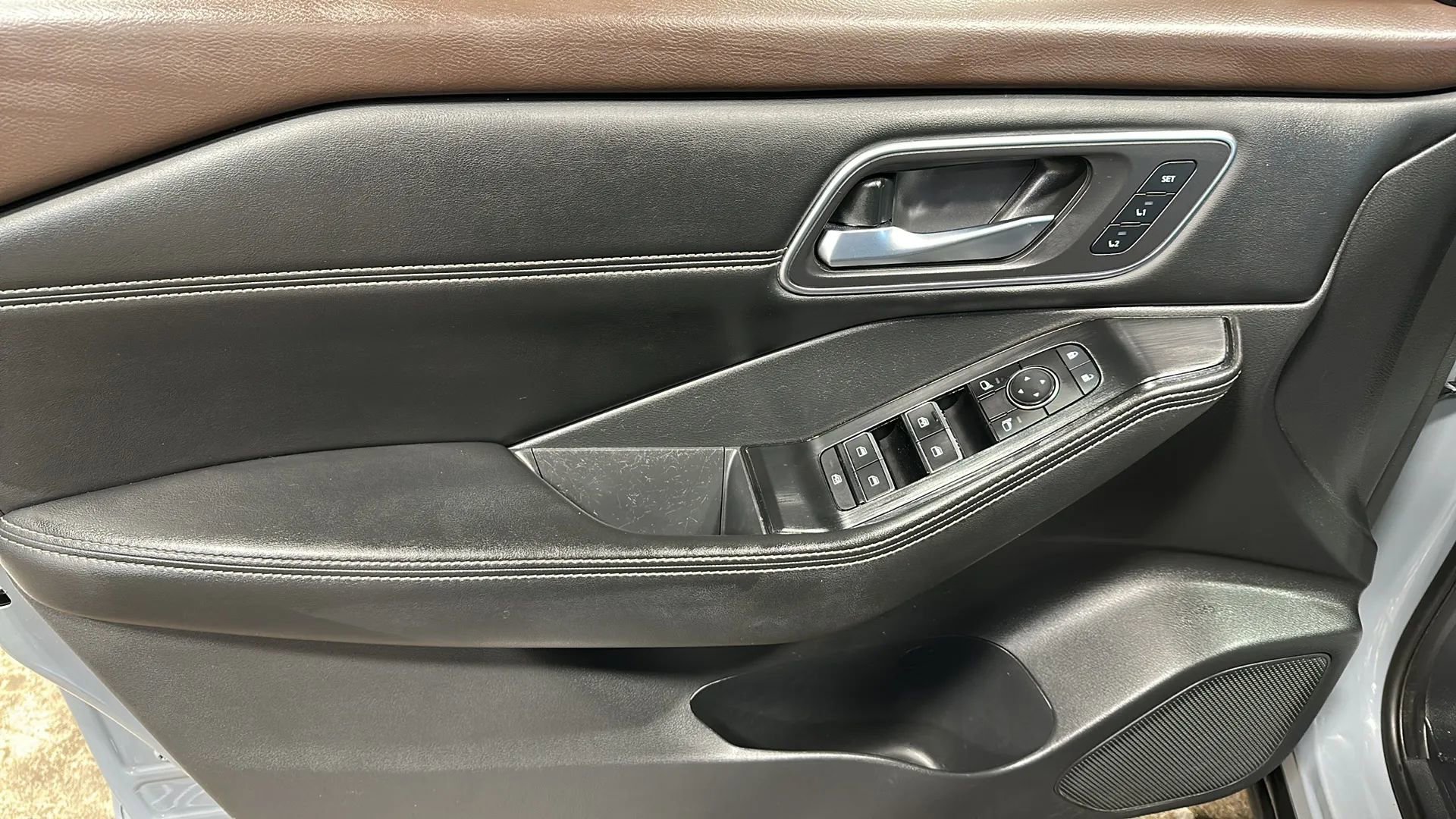 Used 2021 Nissan Rogue SL w/ Premium Package image 10