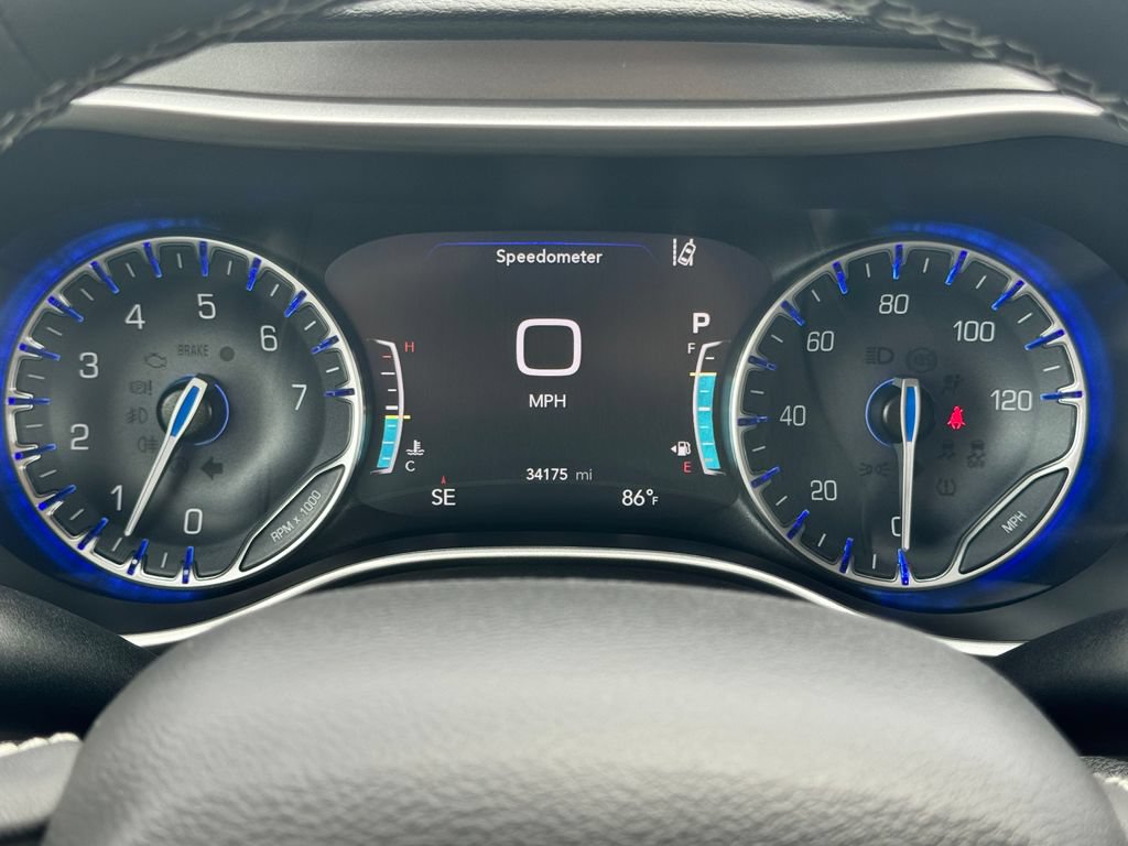 Used 2023 Chrysler Pacifica Touring-L AWD/4WD image 22