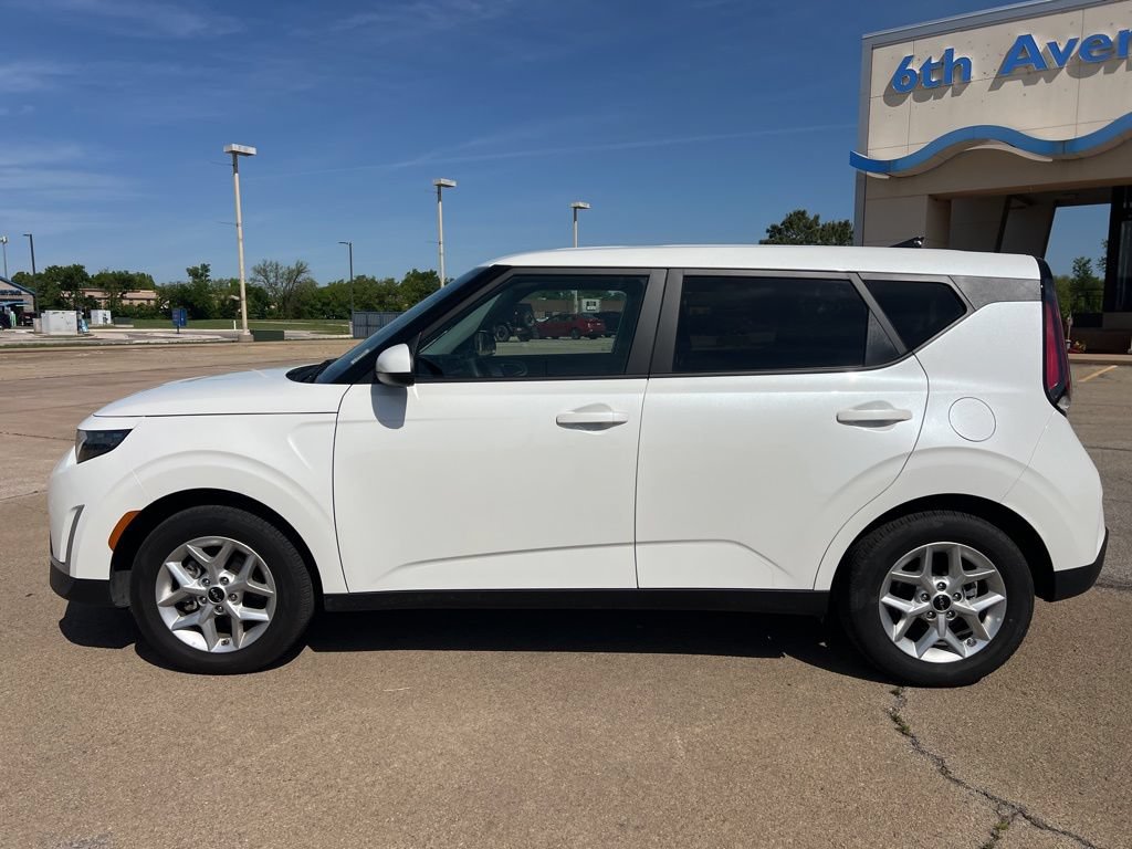 Used 2025 Kia Soul S FWD image 2