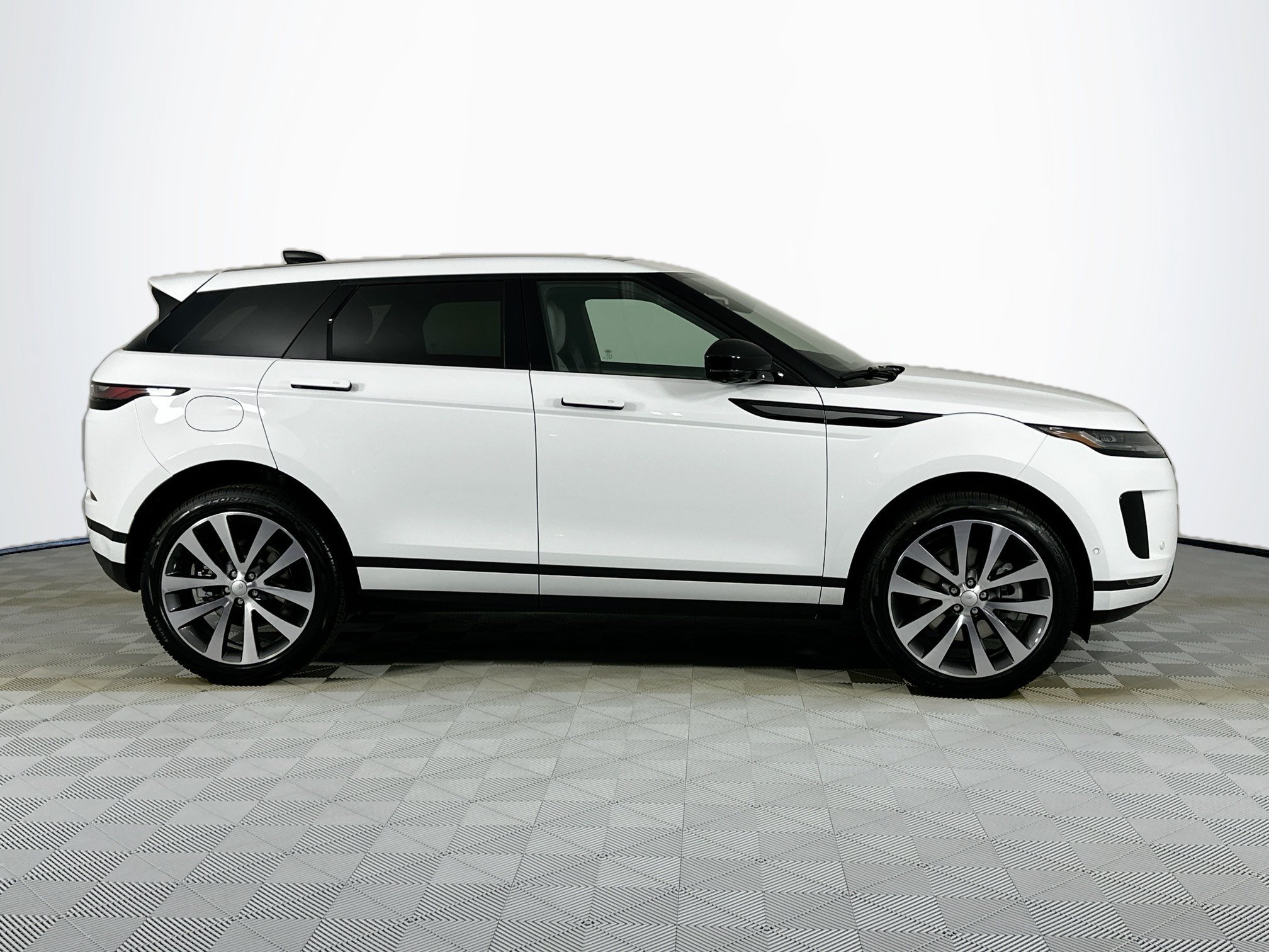 Used 2026 Land Rover Range Rover Evoque S AWD/4WD image 4