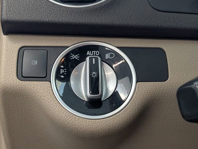 Used 2012 Mercedes-Benz C 250 Sedan image 23