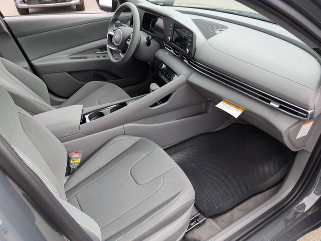 New 2026 Hyundai Elantra Hybrid FWD image 19