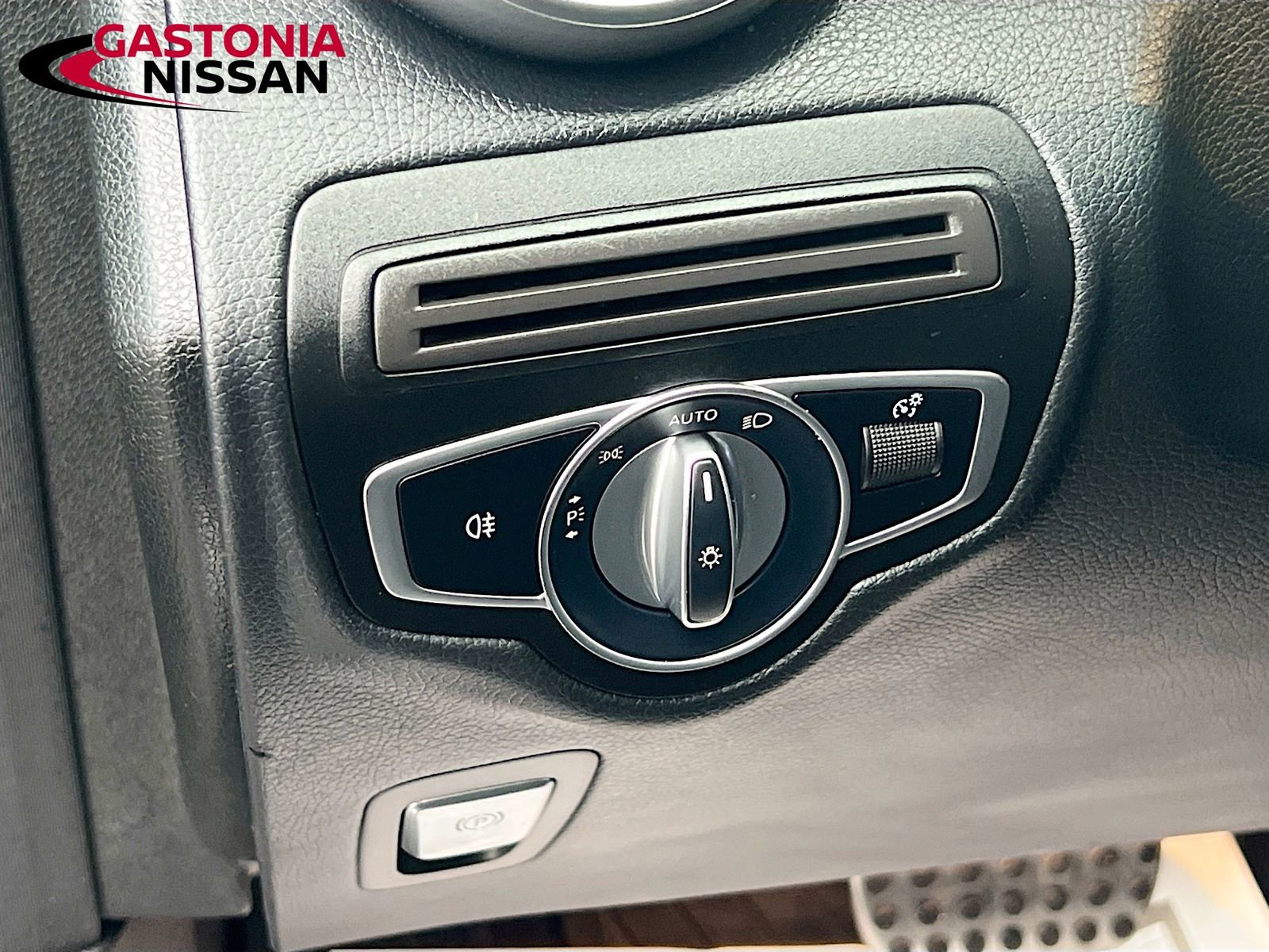 Used 2022 Mercedes-Benz GLC 300 image 13