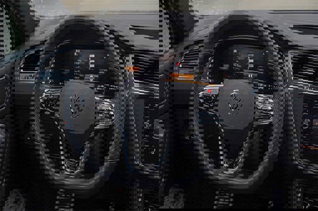 New 2024 Volkswagen Tiguan SE R-Line image 23