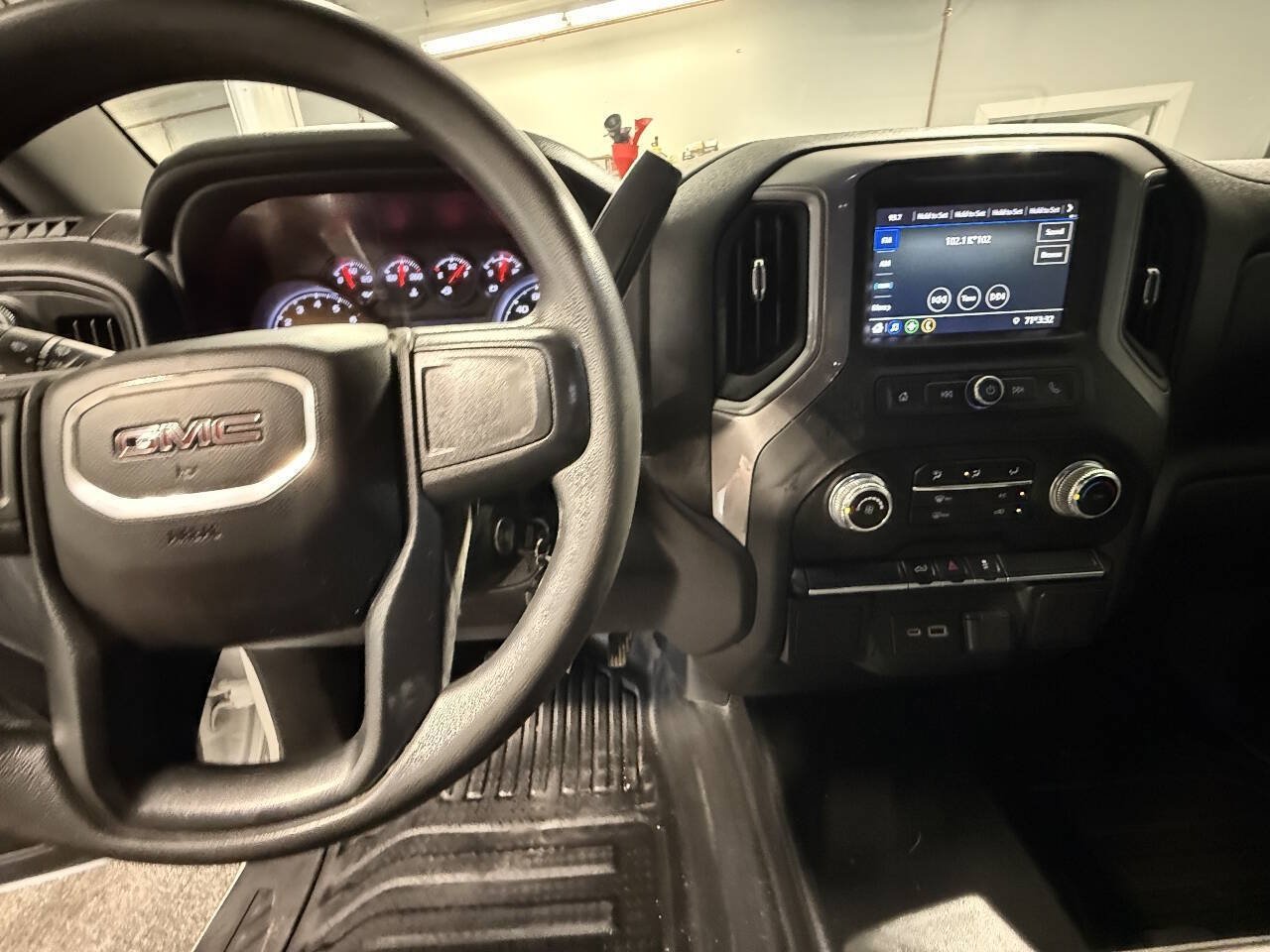 Used 2023 GMC Sierra 2500 Pro w/ Convenience Package AWD/4WD image 14