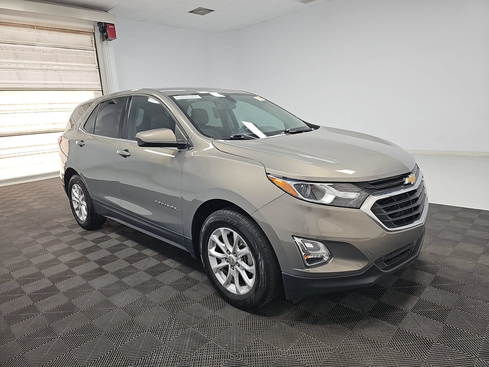 Used 2019 Chevrolet Equinox LT FWD image 2