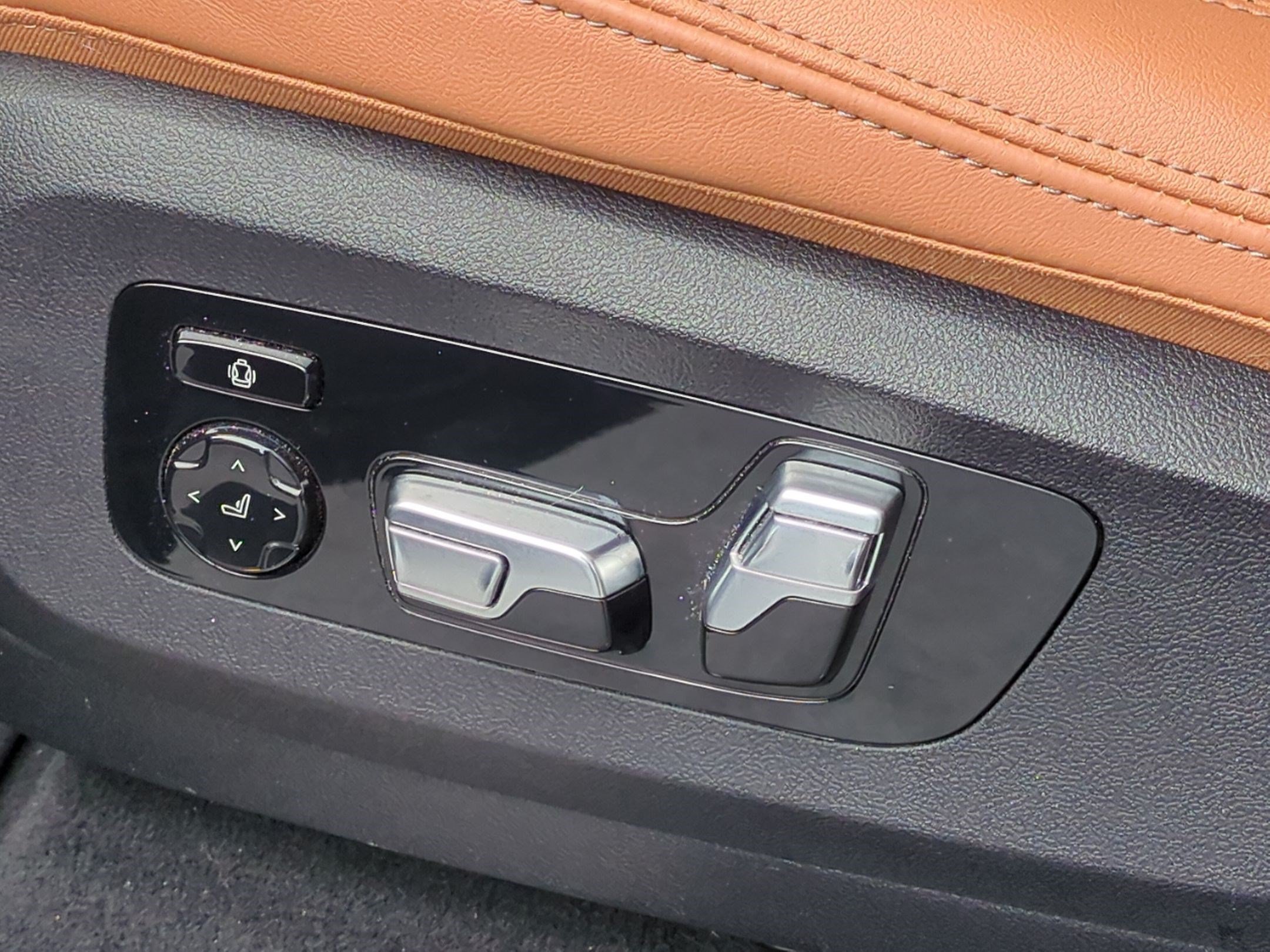 Certified 2024 BMW X5 M60i AWD/4WD image 17