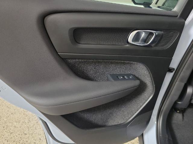 Used 2024 Volvo XC40 B5 Plus AWD/4WD image 18