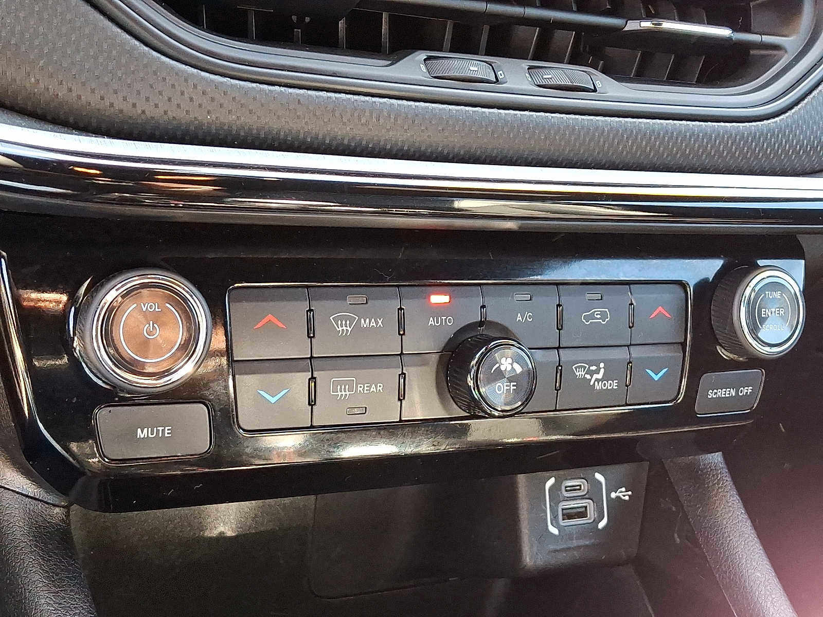 Used 2024 Jeep Compass Trailhawk image 17