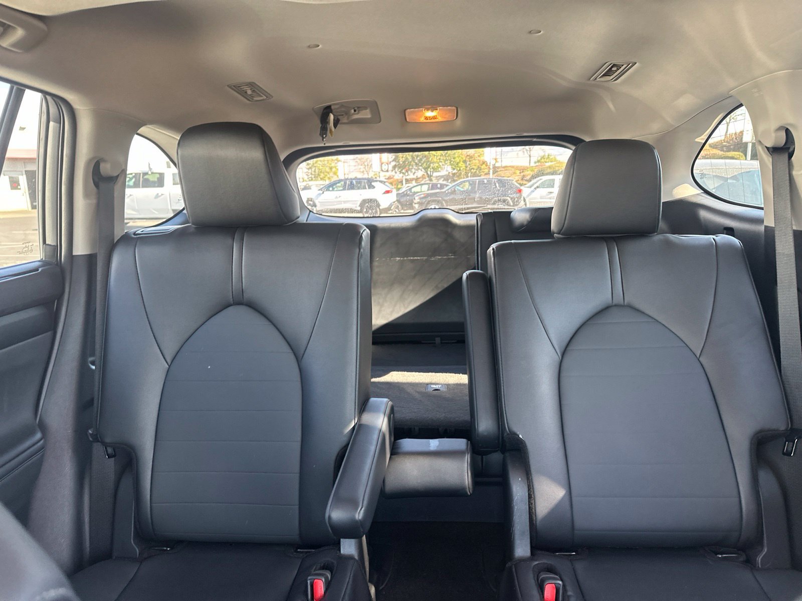 Used 2026 Toyota Highlander XLE AWD/4WD image 12