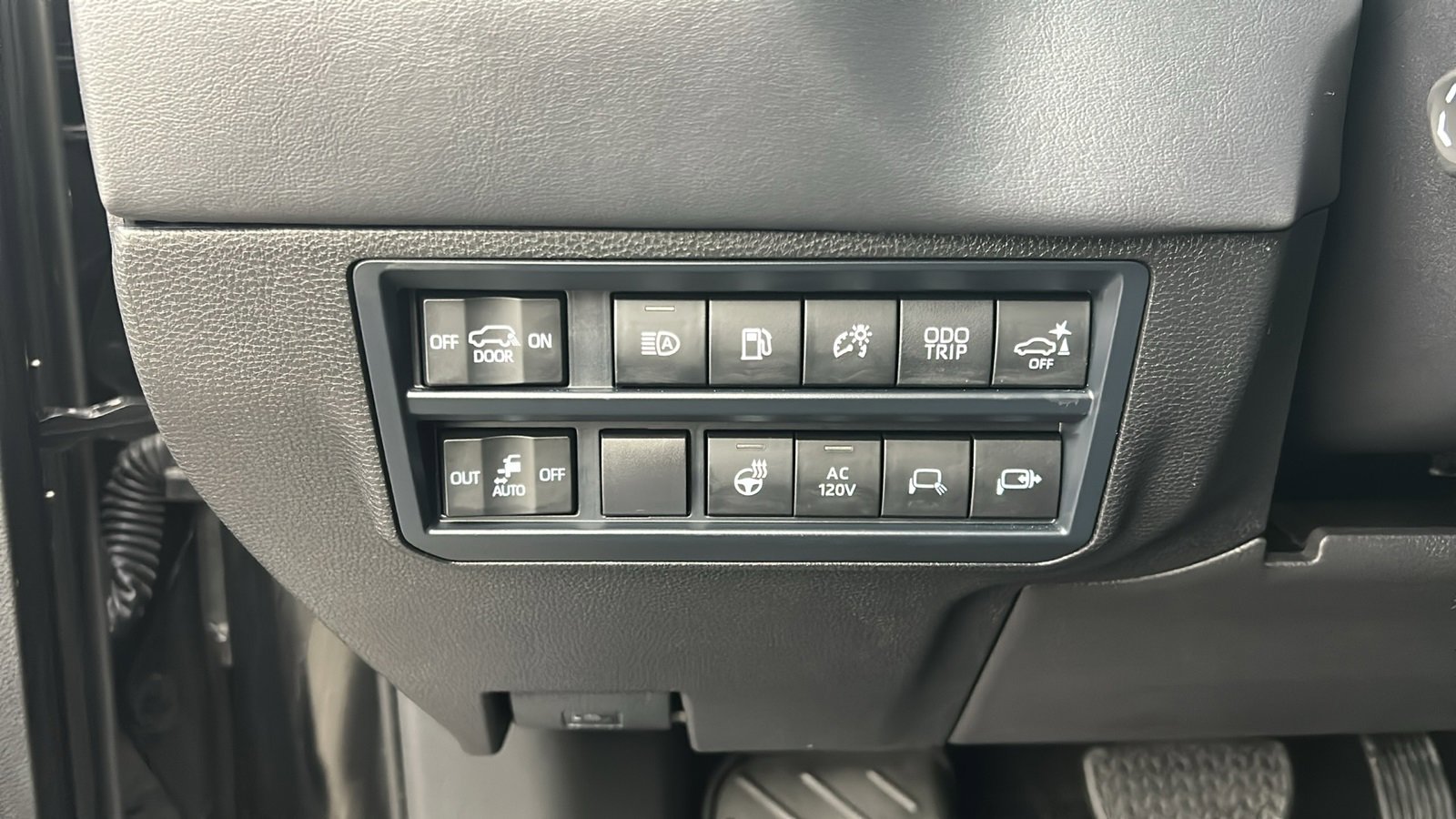 Used 2025 Toyota Sequoia Limited image 31