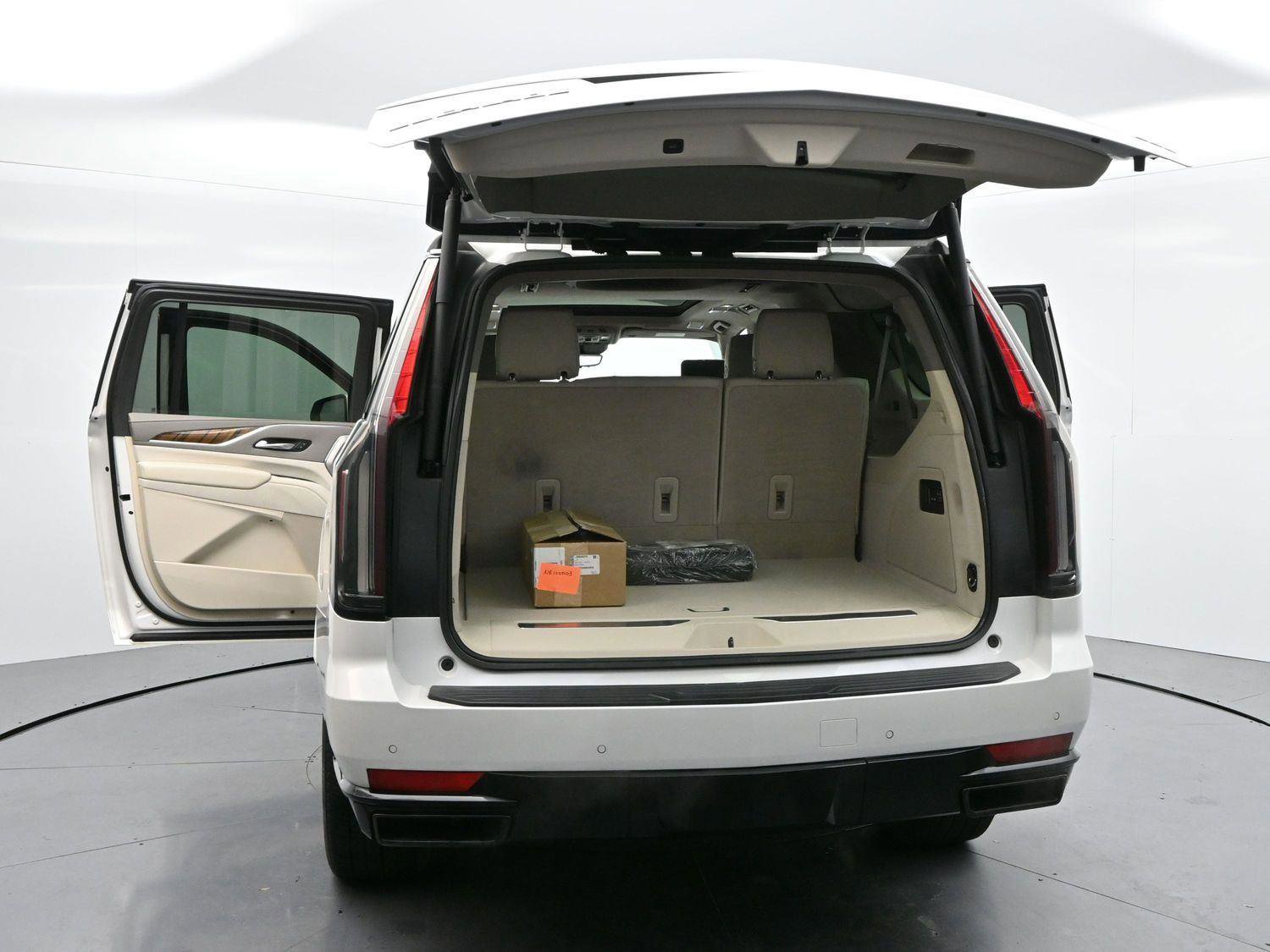 Certified 2022 Cadillac Escalade ESV Sport Platinum w/ Heavy-Duty Trailer Package image 51