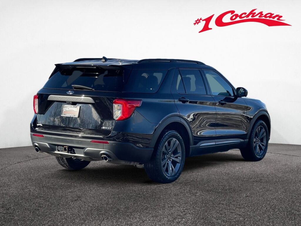 Used 2023 Ford Explorer XLT w/ Equipment Group 202A image 7