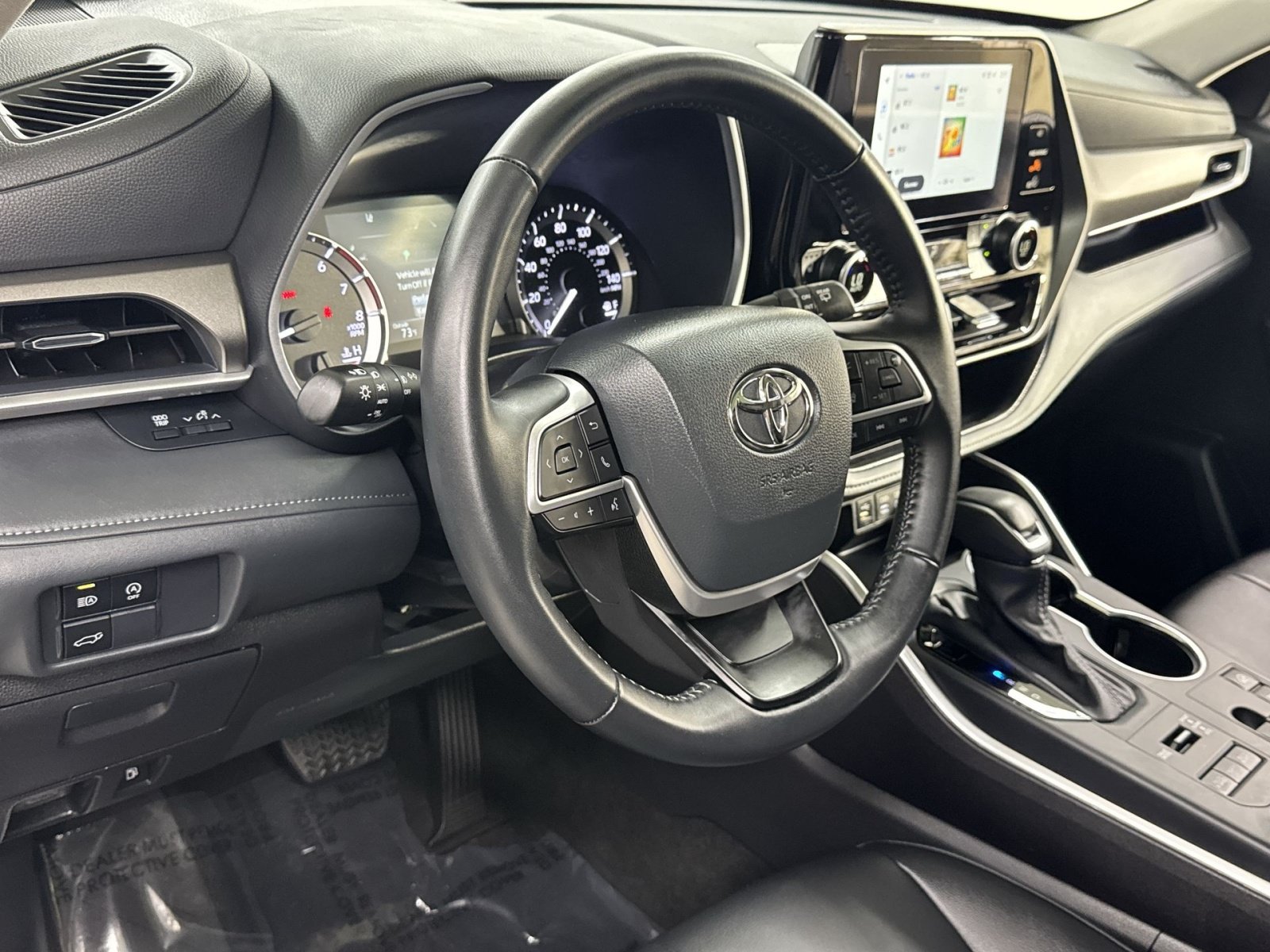Used 2025 Toyota Highlander XLE AWD/4WD image 13