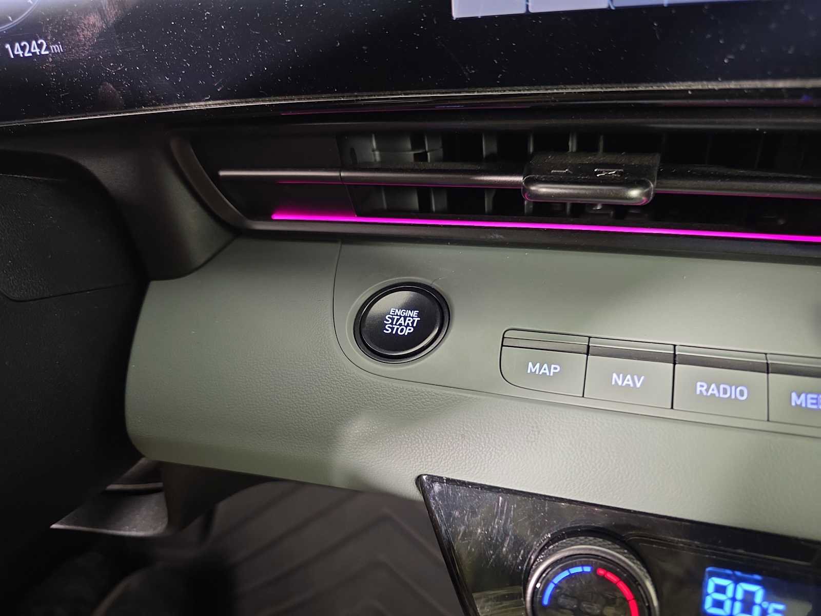 Used 2024 Hyundai Elantra Limited image 21