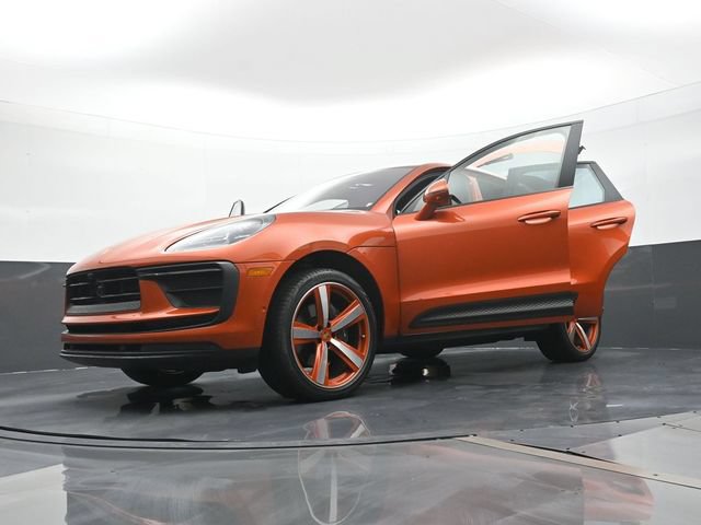 Certified 2023 Porsche Macan AWD/4WD image 30
