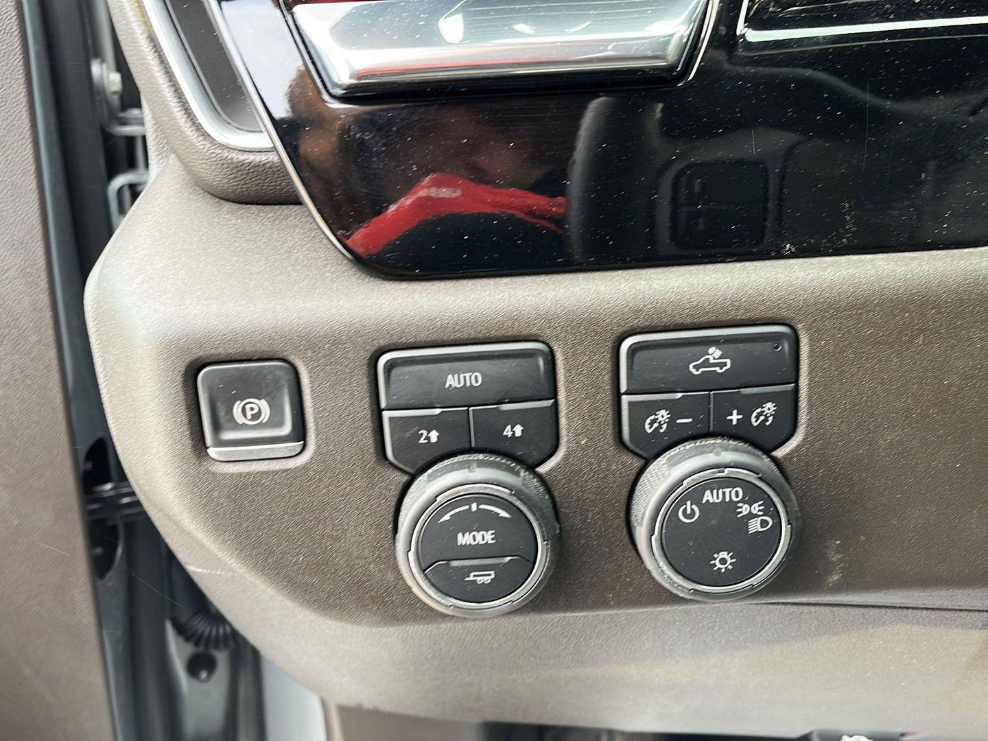 Used 2025 Chevrolet Silverado 1500 LT AWD/4WD image 12
