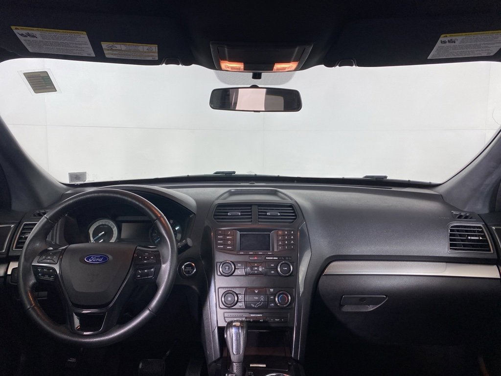 Used 2018 Ford Explorer XLT image 18