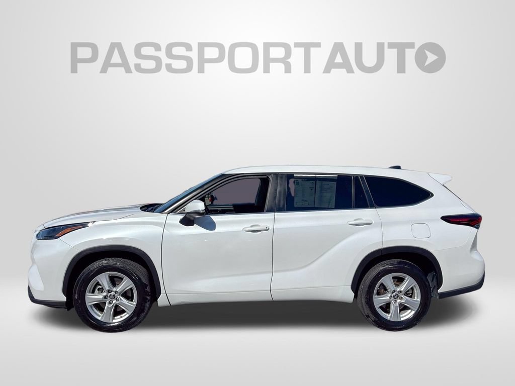 Used 2025 Toyota Highlander LE FWD image 2