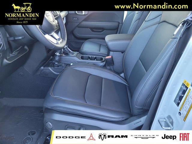 New 2026 Jeep Wrangler Unlimited Sahara AWD/4WD image 8